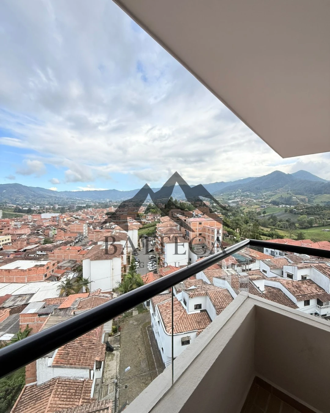 Hermoso apartamento a una cuadra del parque principal - Imagen 6