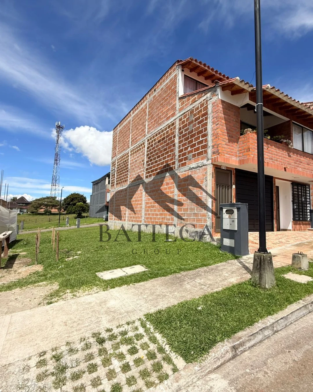 Lote bifamiliar medianero - Imagen 3