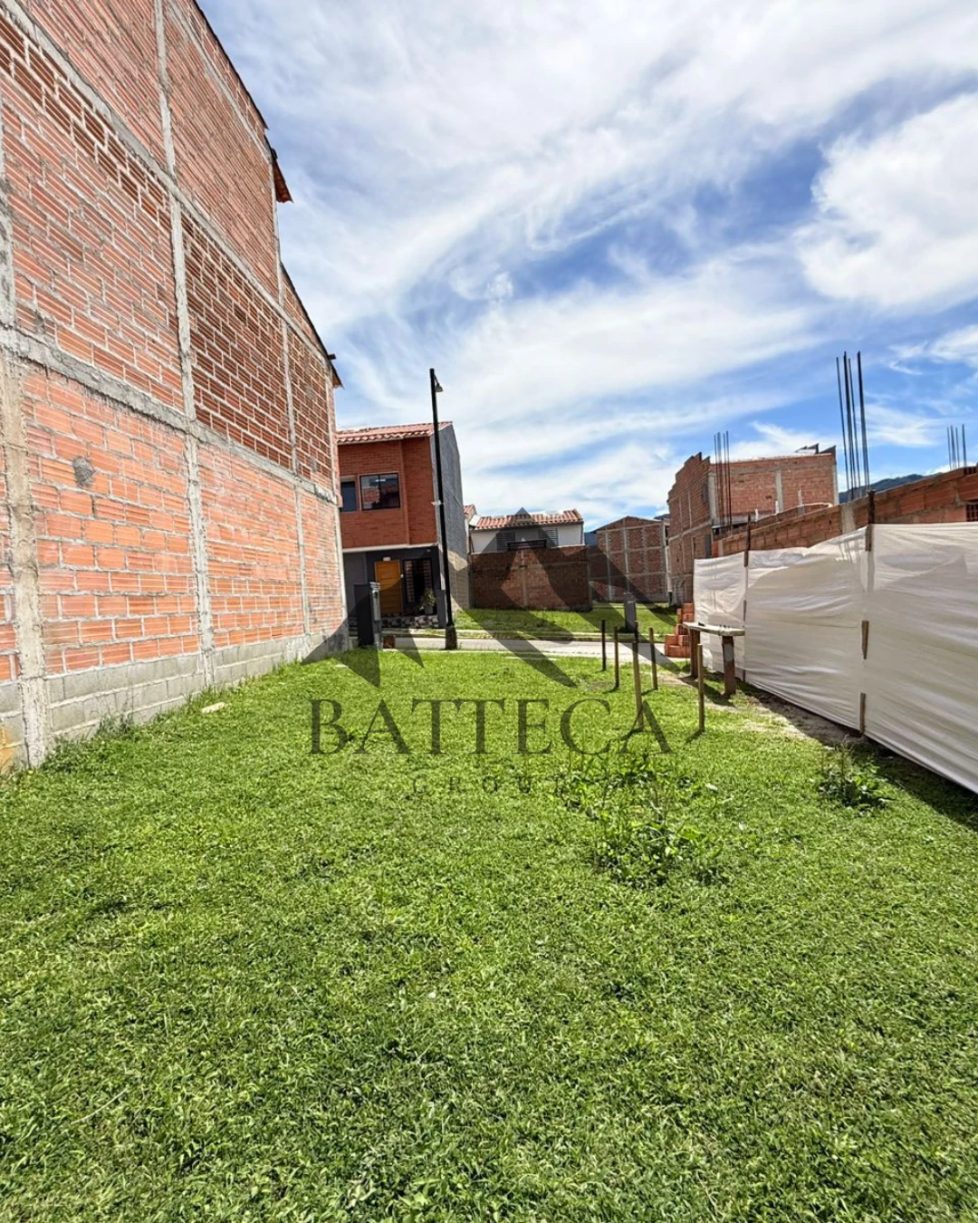 Lote bifamiliar medianero - Imagen 2