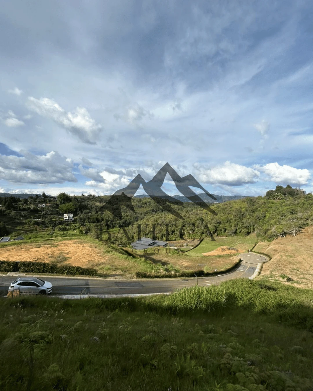 Lote virgen en unidad residencial