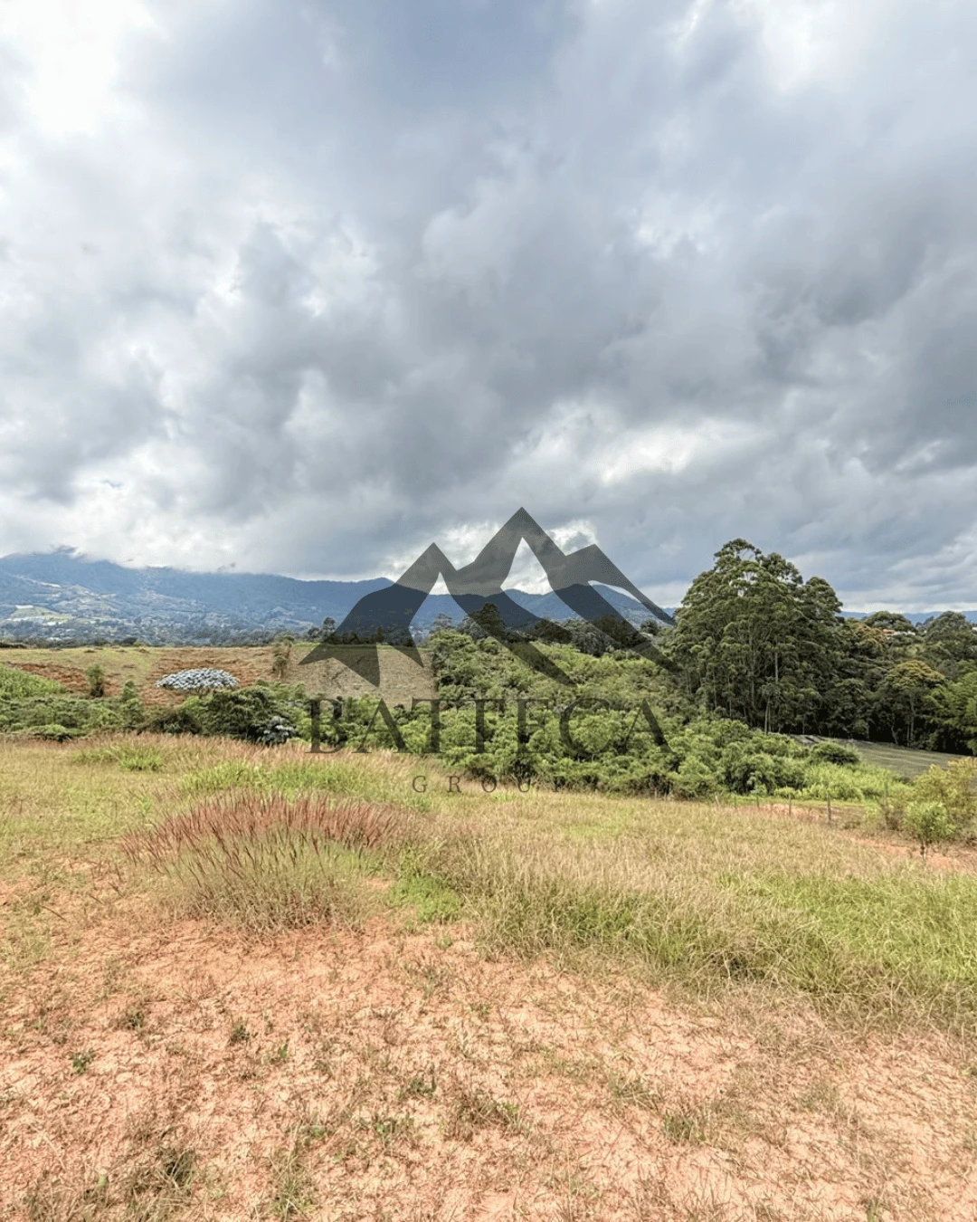 Lote con excelente topografía 