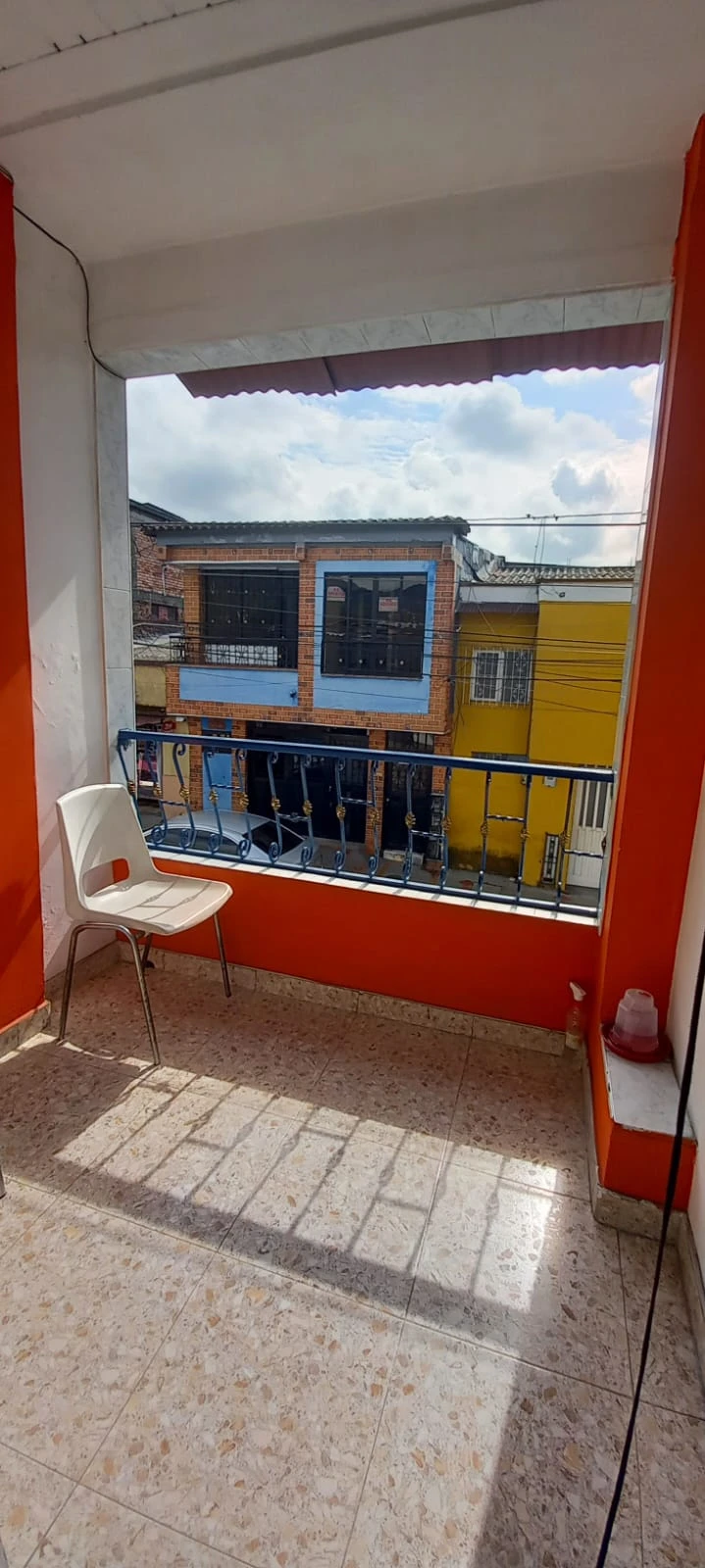 💼 Edificio de tres pisos en Santa Teresita, Dosquebradas - Imagen 3