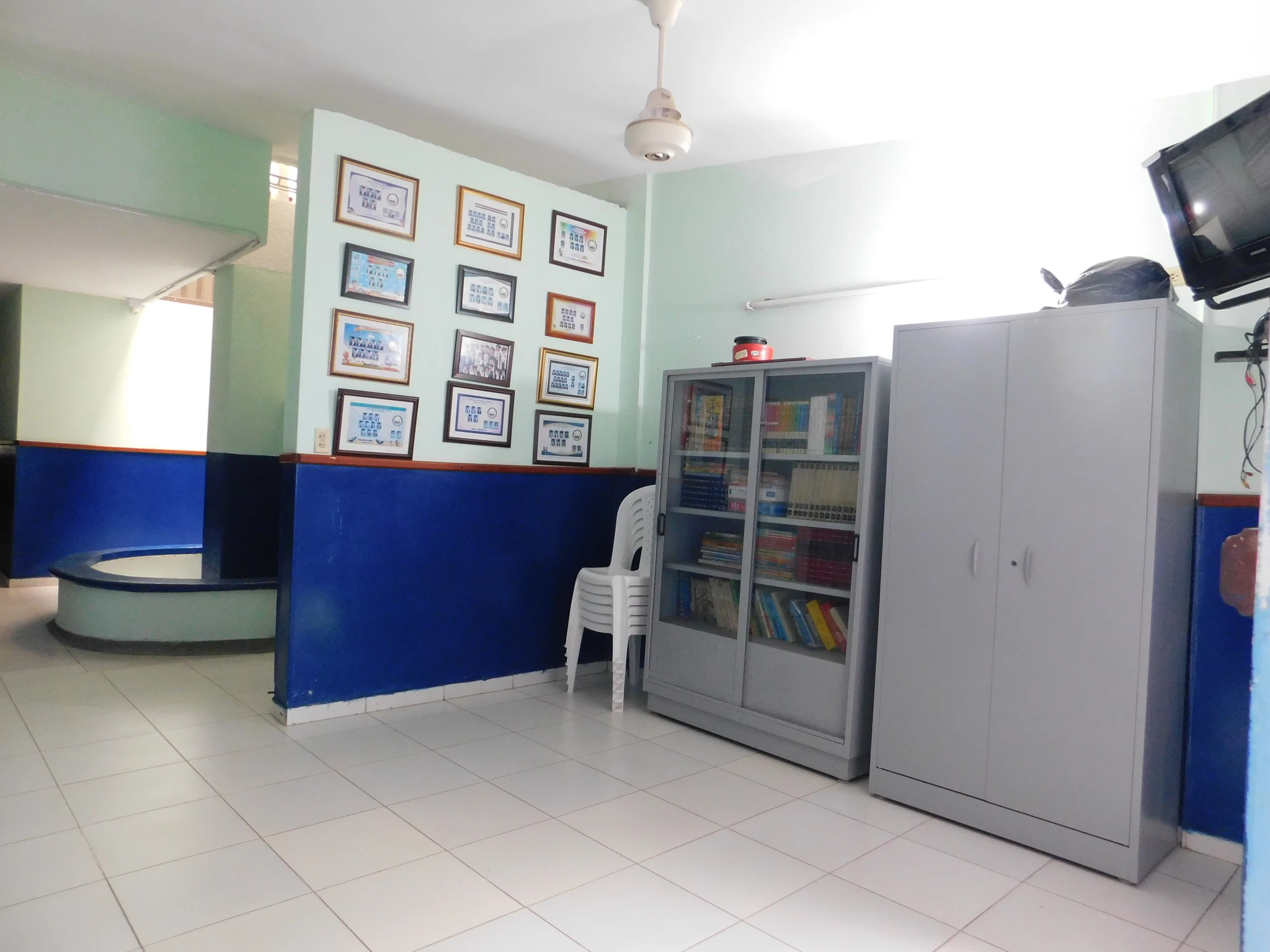 Edificio en propiedad horizontal con 2 apartamentos y local comercial - Imagen 3