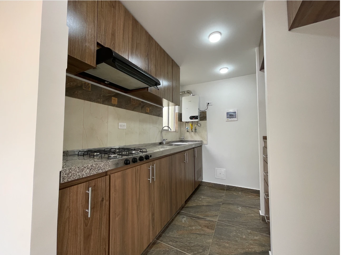 Viva en un hermoso apartamento ultimo piso en conjunto club House  - Imagen 12