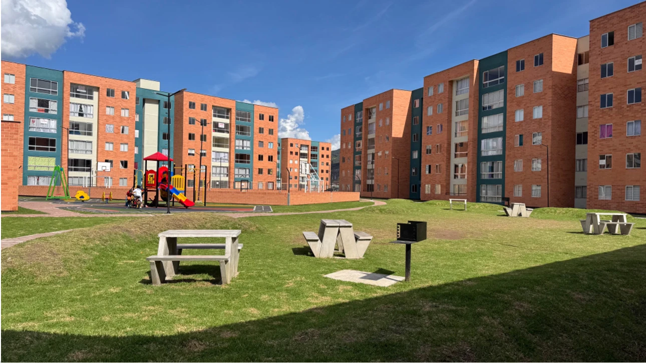 Viva en un hermoso apartamento ultimo piso en conjunto club House  - Imagen 8