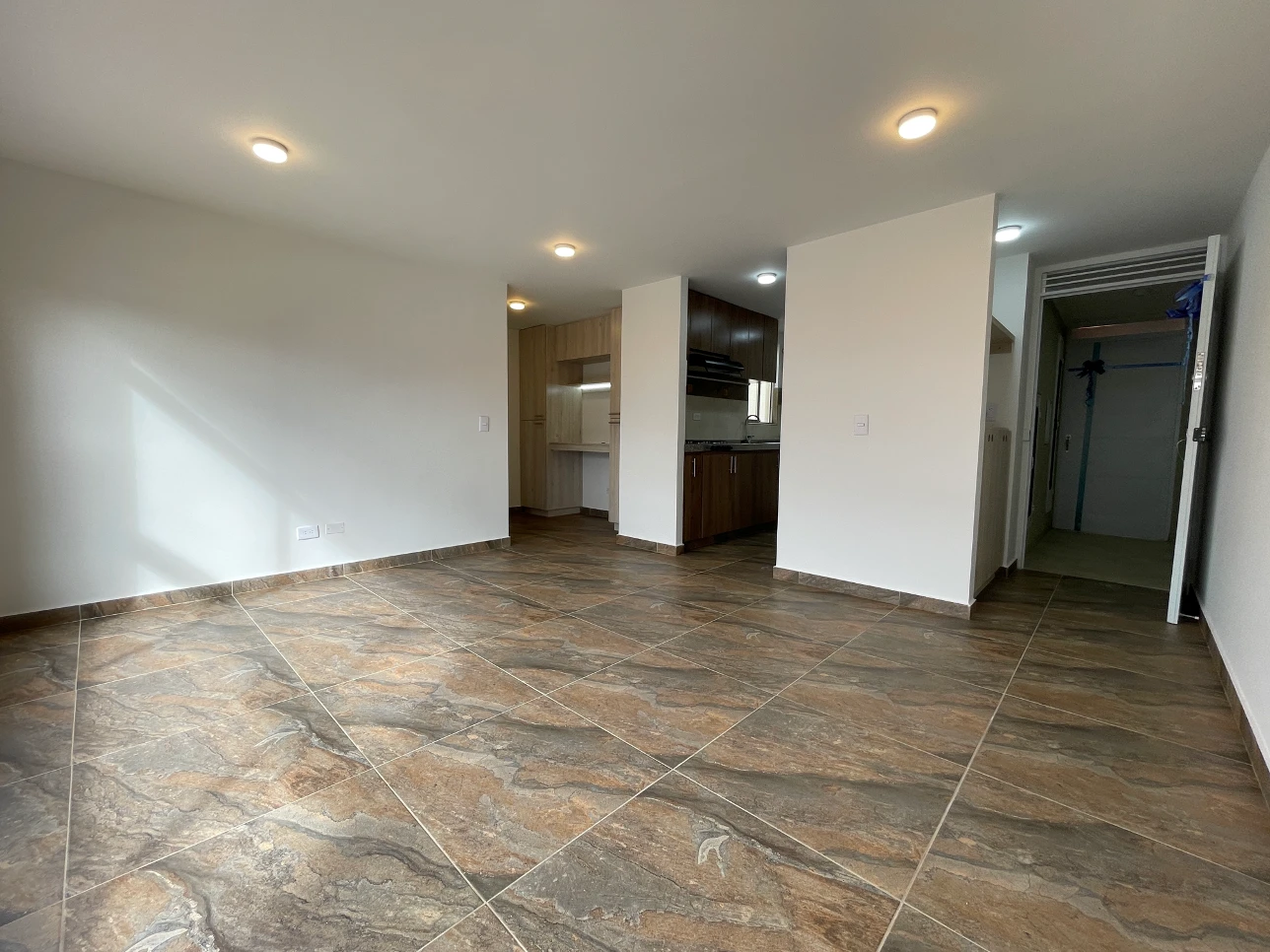 Viva en un hermoso apartamento ultimo piso en conjunto club House  - Imagen 11