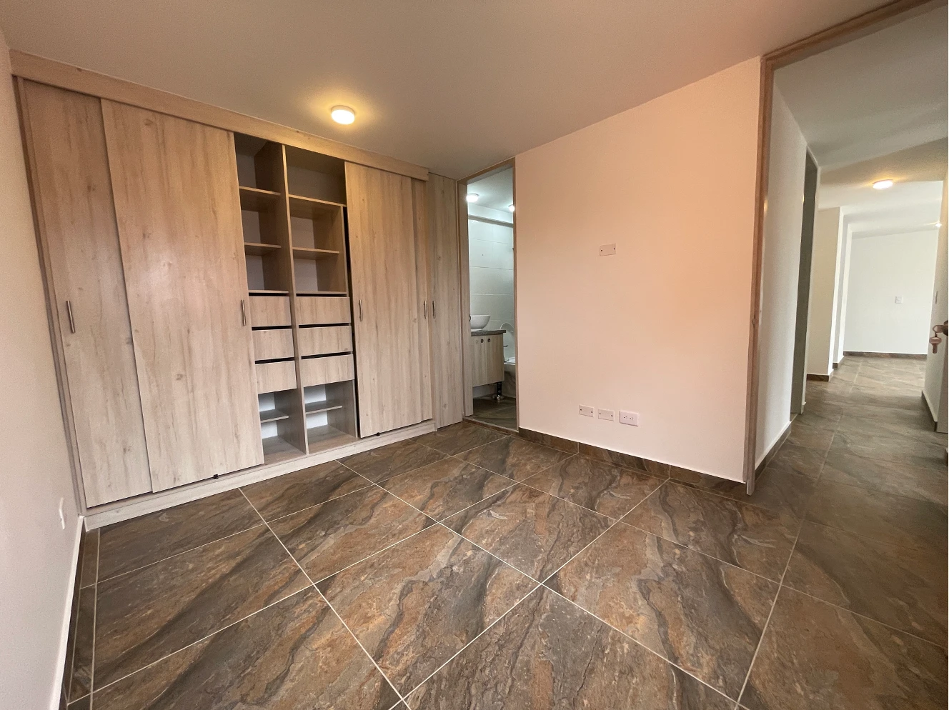 Viva en un hermoso apartamento ultimo piso en conjunto club House  - Imagen 18