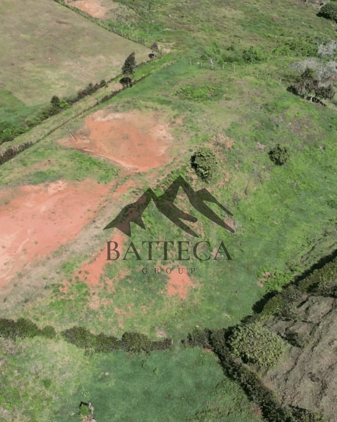 Lote con licencia de construcción.  - Imagen 2