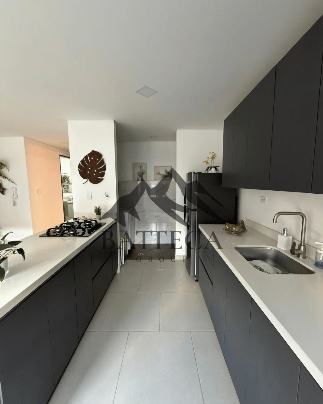 Hermoso apartaestudio en venta a una cuadra del parque del Retiro - Imagen 5