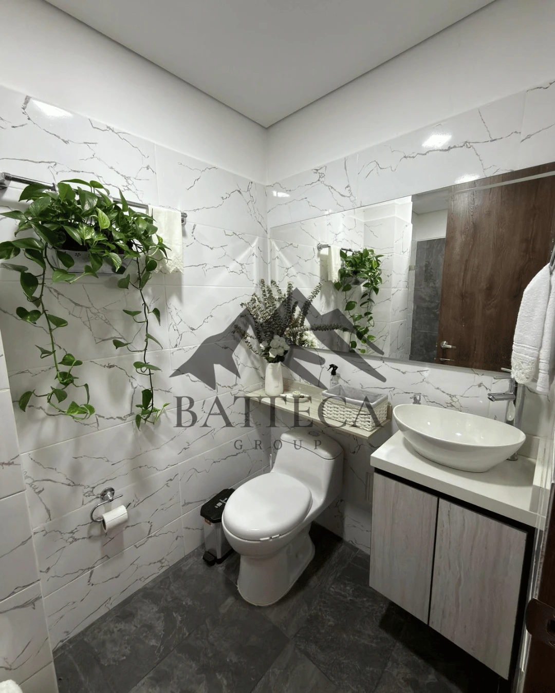 Hermoso apartaestudio en venta a una cuadra del parque del Retiro - Imagen 8