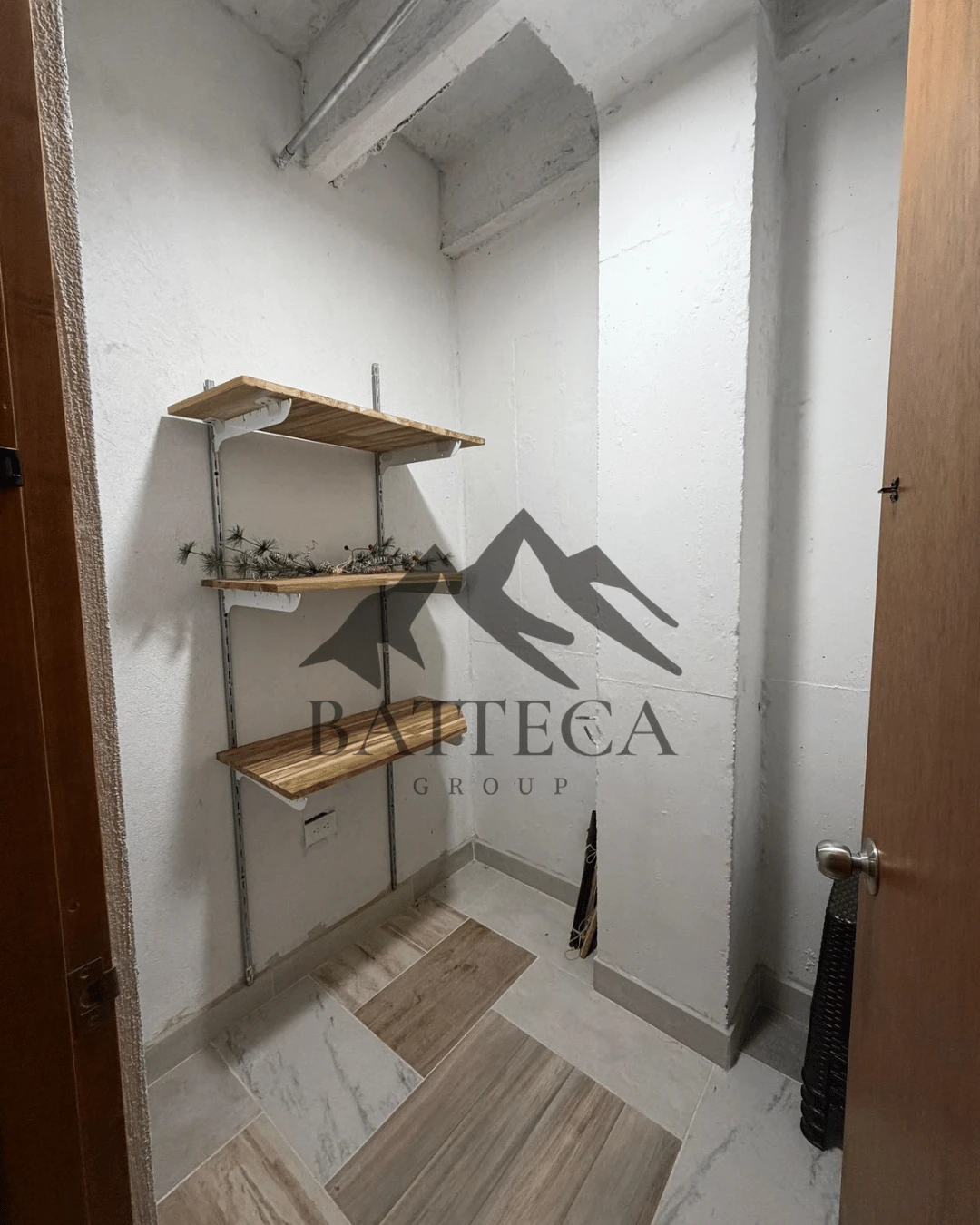 Hermoso apartaestudio en venta a una cuadra del parque del Retiro - Imagen 10