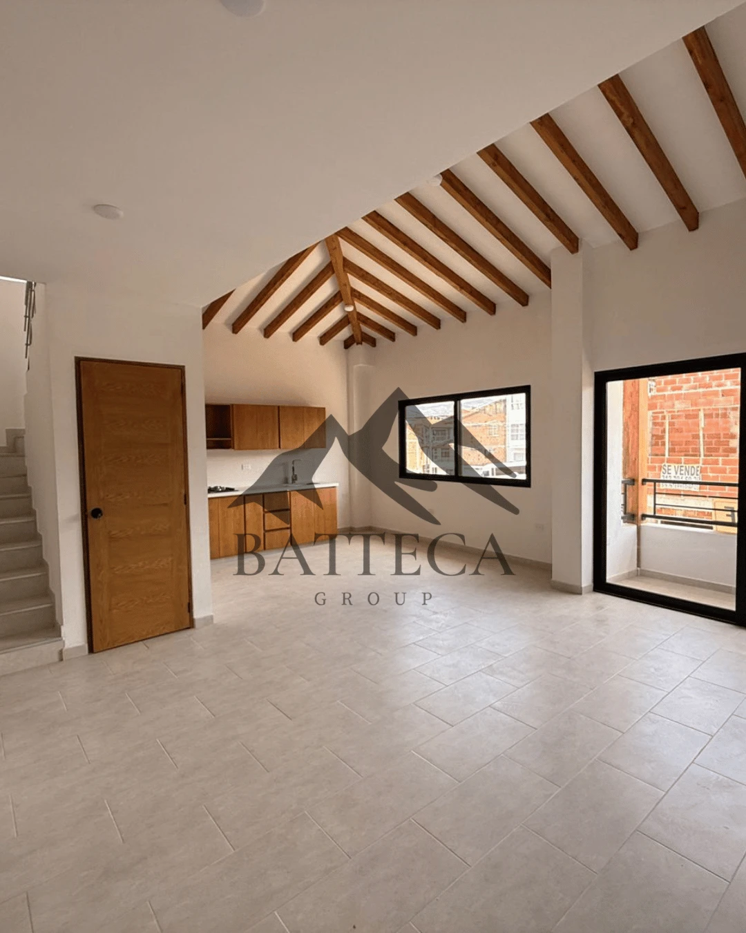 Segundo piso esquinero + mansarda en venta - Imagen 3