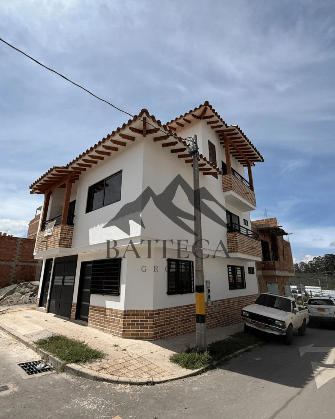 Segundo piso esquinero + mansarda en venta - Imagen 2