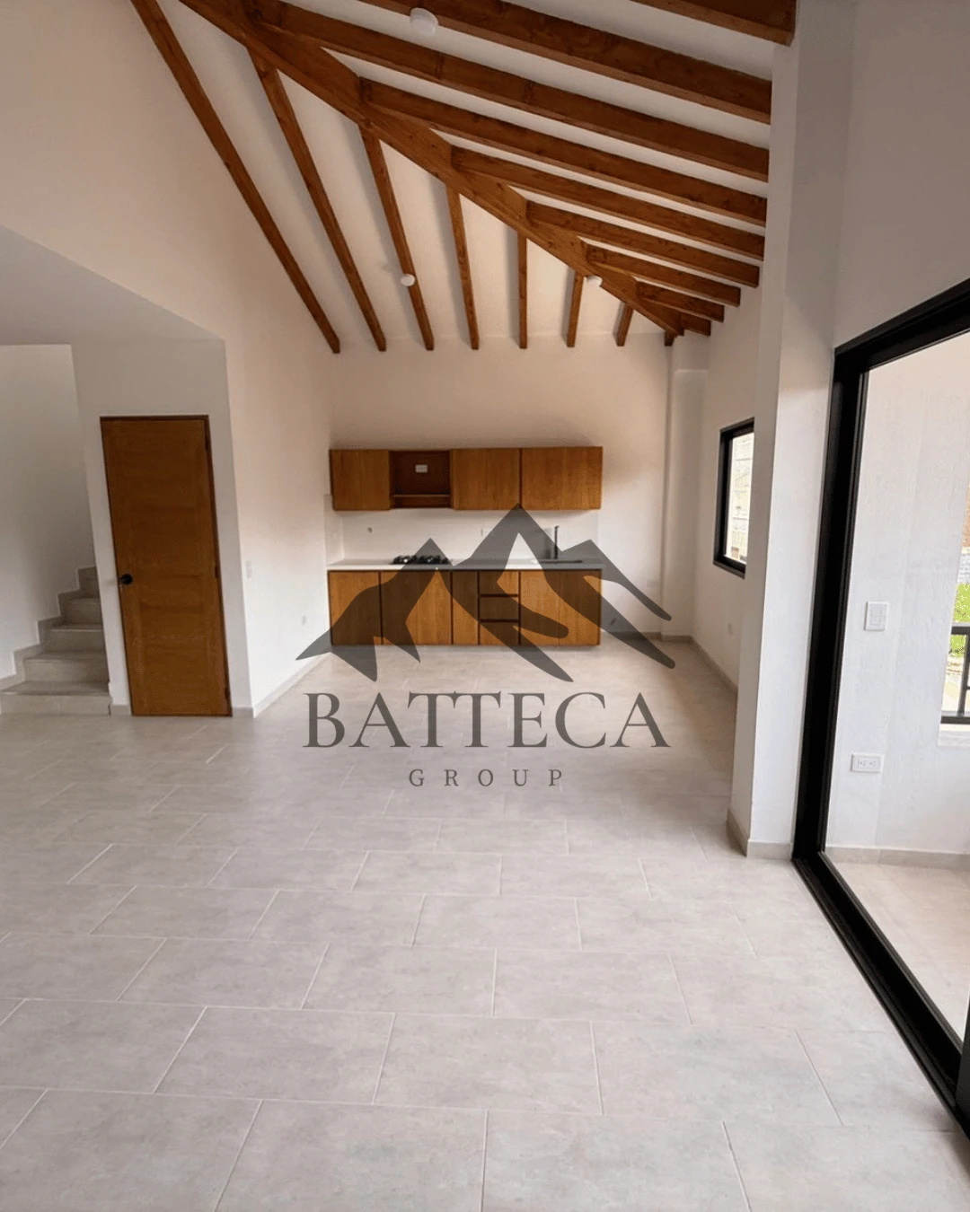 Segundo piso esquinero + mansarda en venta - Imagen 4