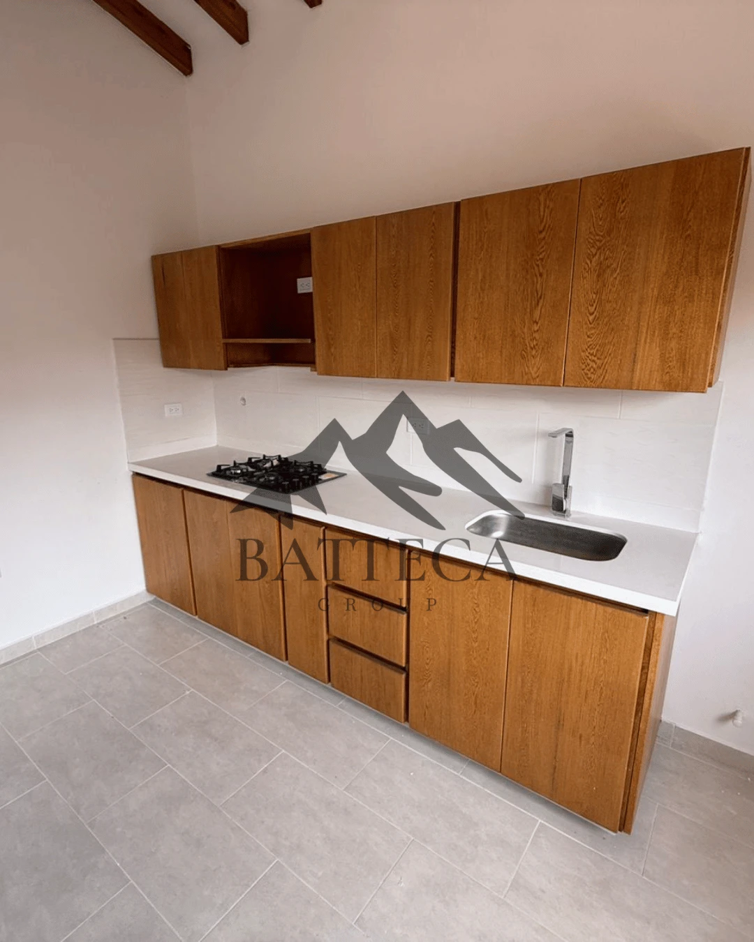 Segundo piso esquinero + mansarda en venta - Imagen 6