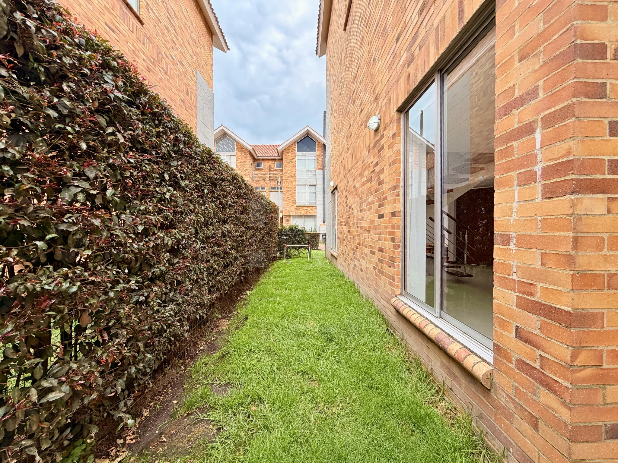 Vendo casa de tres niveles en Pinares Chía  - Imagen 4