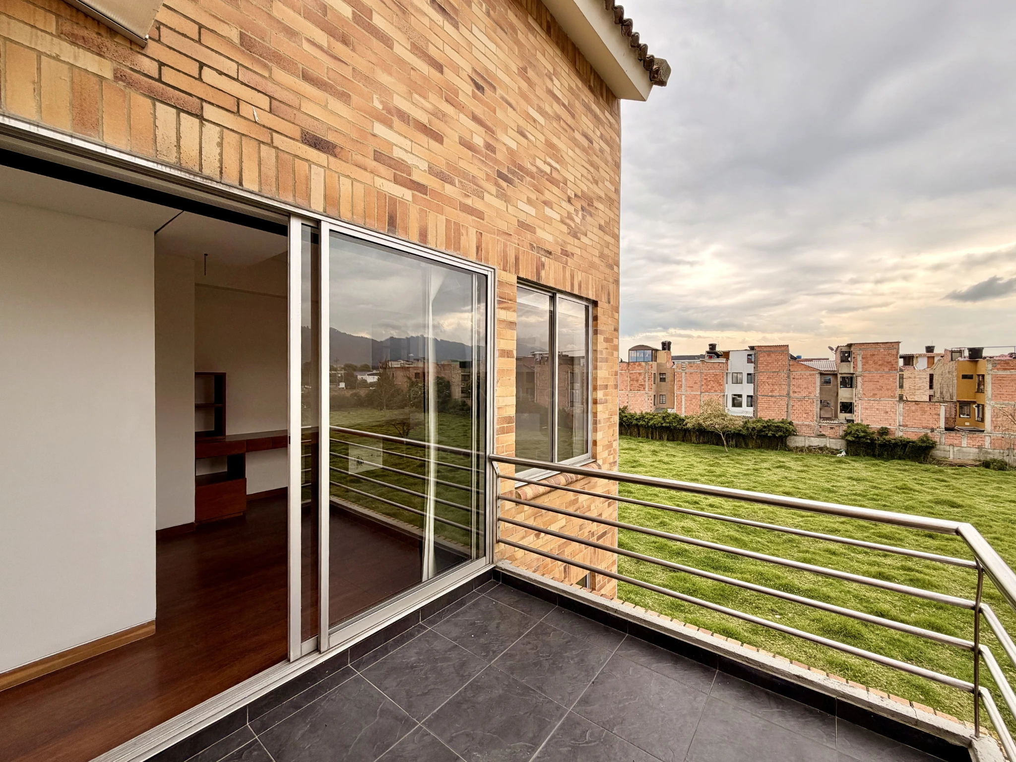 Vendo casa de tres niveles en Pinares Chía  - Imagen 9