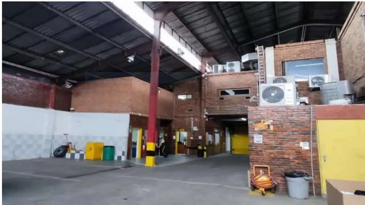 BODEGA PUENTE ARANDA 1800 M2 - Imagen 10