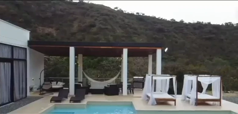 Casa finca con piscina en Parcelación - Imagen 8