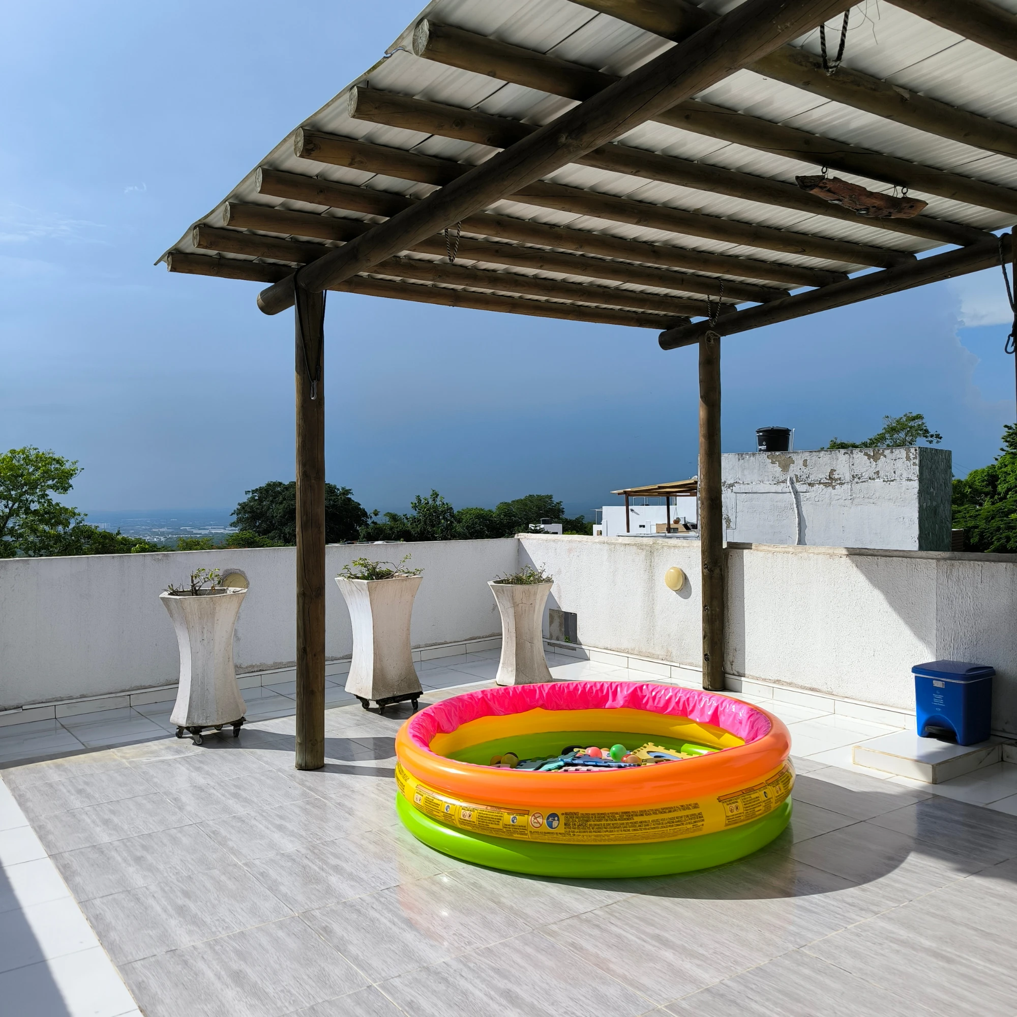 Casa Campestre de Alto Nivel con Piscina Privada en Bosques de Guadalupe | Espacios Ideales para Vivir y Disfrutar en Familia - Imagen 2