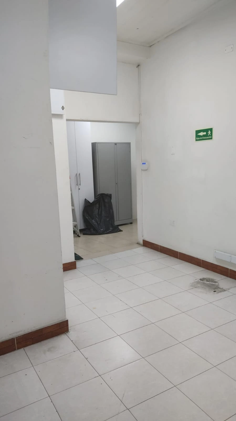LOCAL PARA SALUD - 1.000 M2 - CLINICA - IPS -  LABORATORIO- 3138008899 - Imagen 4
