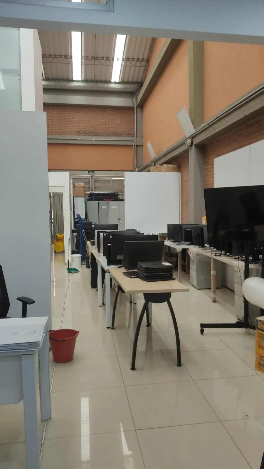 LOCAL PARA SALUD - 1.000 M2 - CLINICA - IPS -  LABORATORIO- 3138008899 - Imagen 2