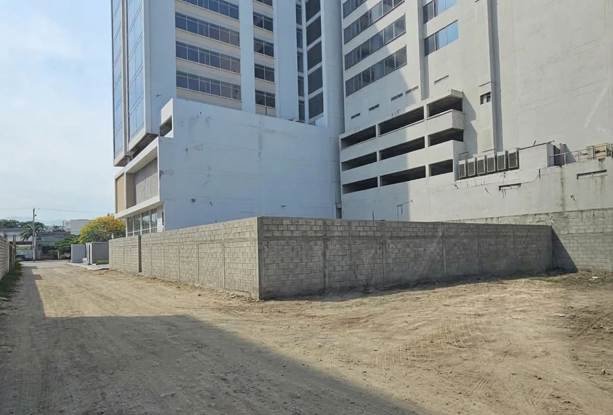 Lote En Exclusivo Sector EL PRADO Junto a Hotel Best Western - Santa Marta - Imagen 2