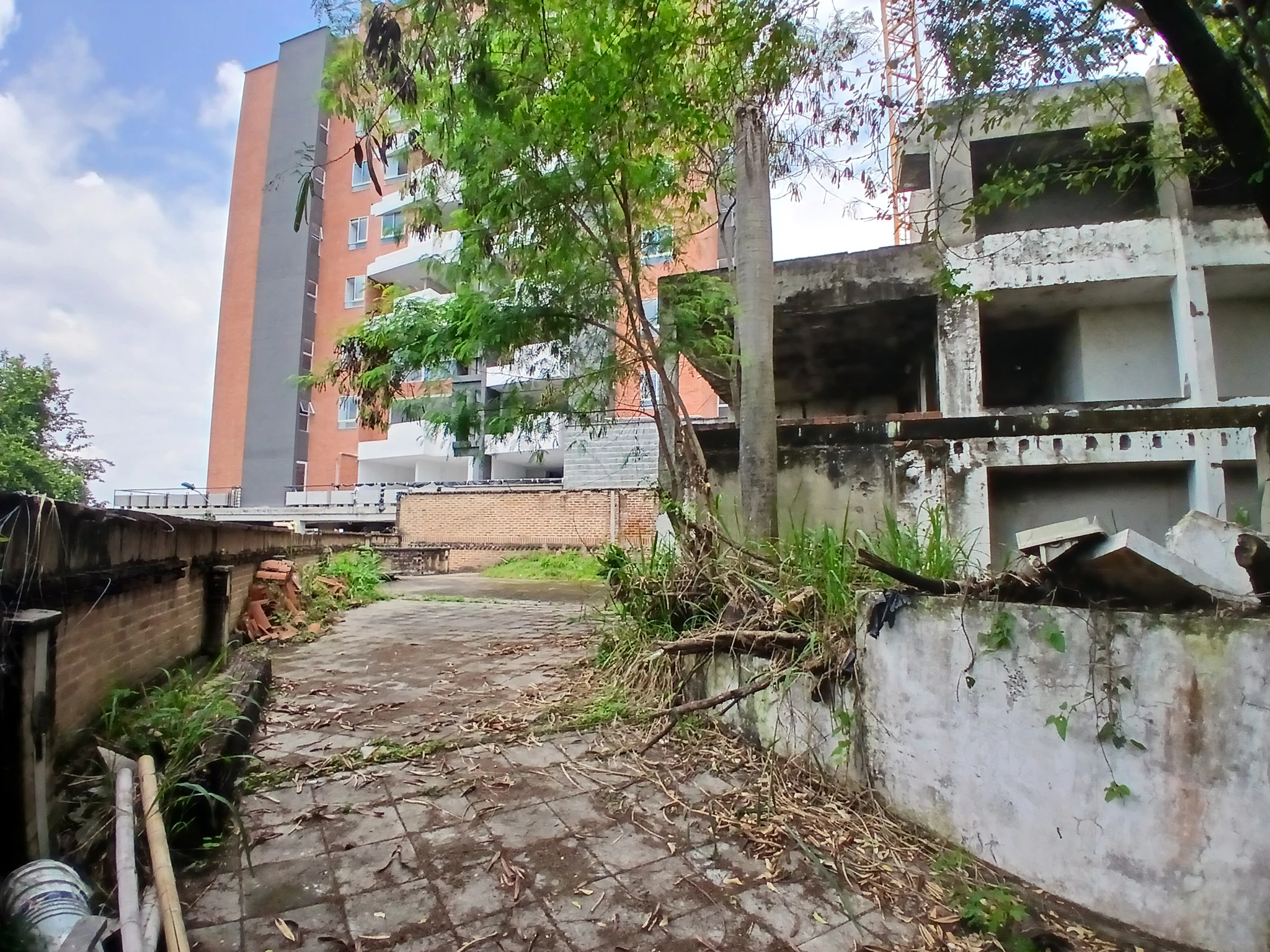 VENTA LOTE BARRIO CRISTALES - Imagen 2