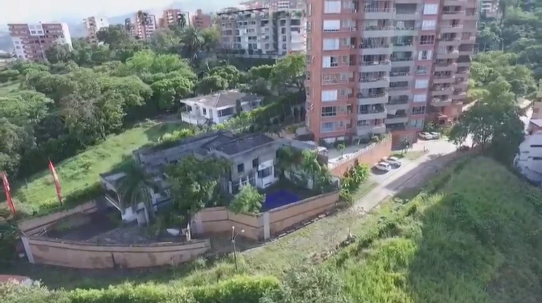 VENTA LOTE BARRIO CRISTALES - Imagen 6