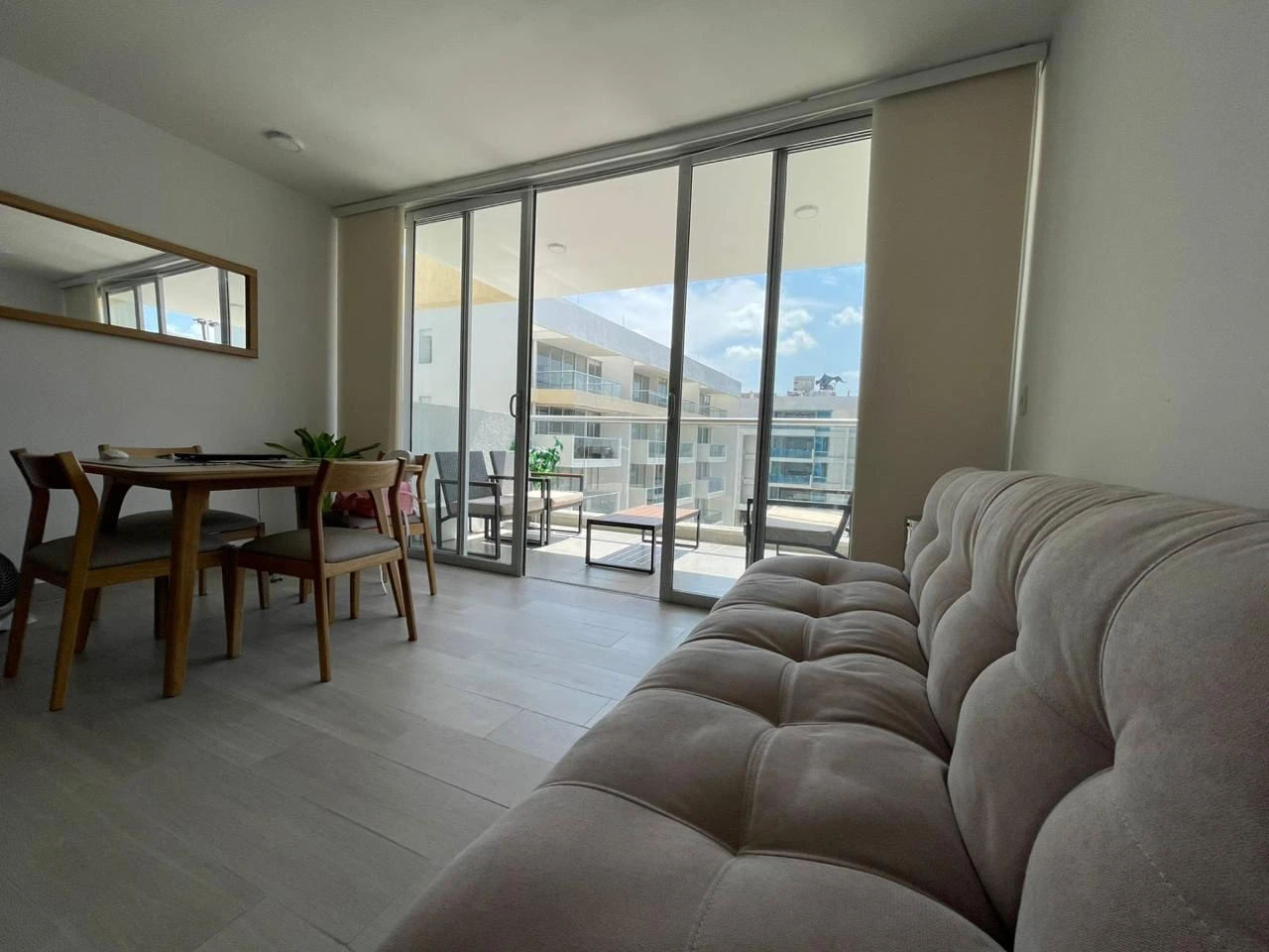 Apartamento en venta en Altana Cartagena | 2 habitaciones, distrito térmico y piscina infinita - Imagen 2