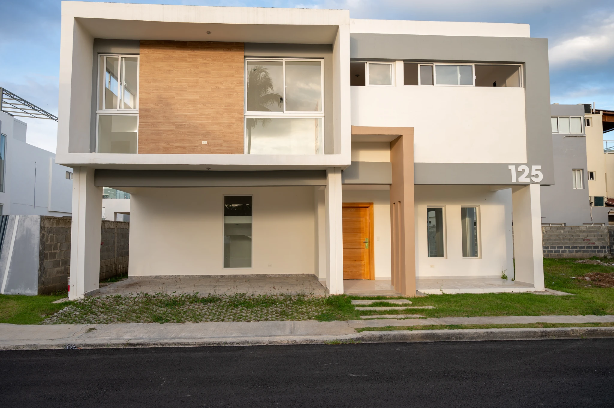 Residencial Quintas del Sur en San Cristóbal, casas modernas, espaciosas y muy hermosas. - Imagen 2