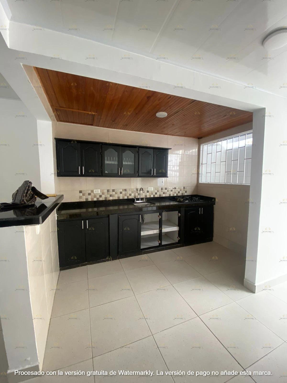 Hermosa casa en rosa blanca - Imagen 3