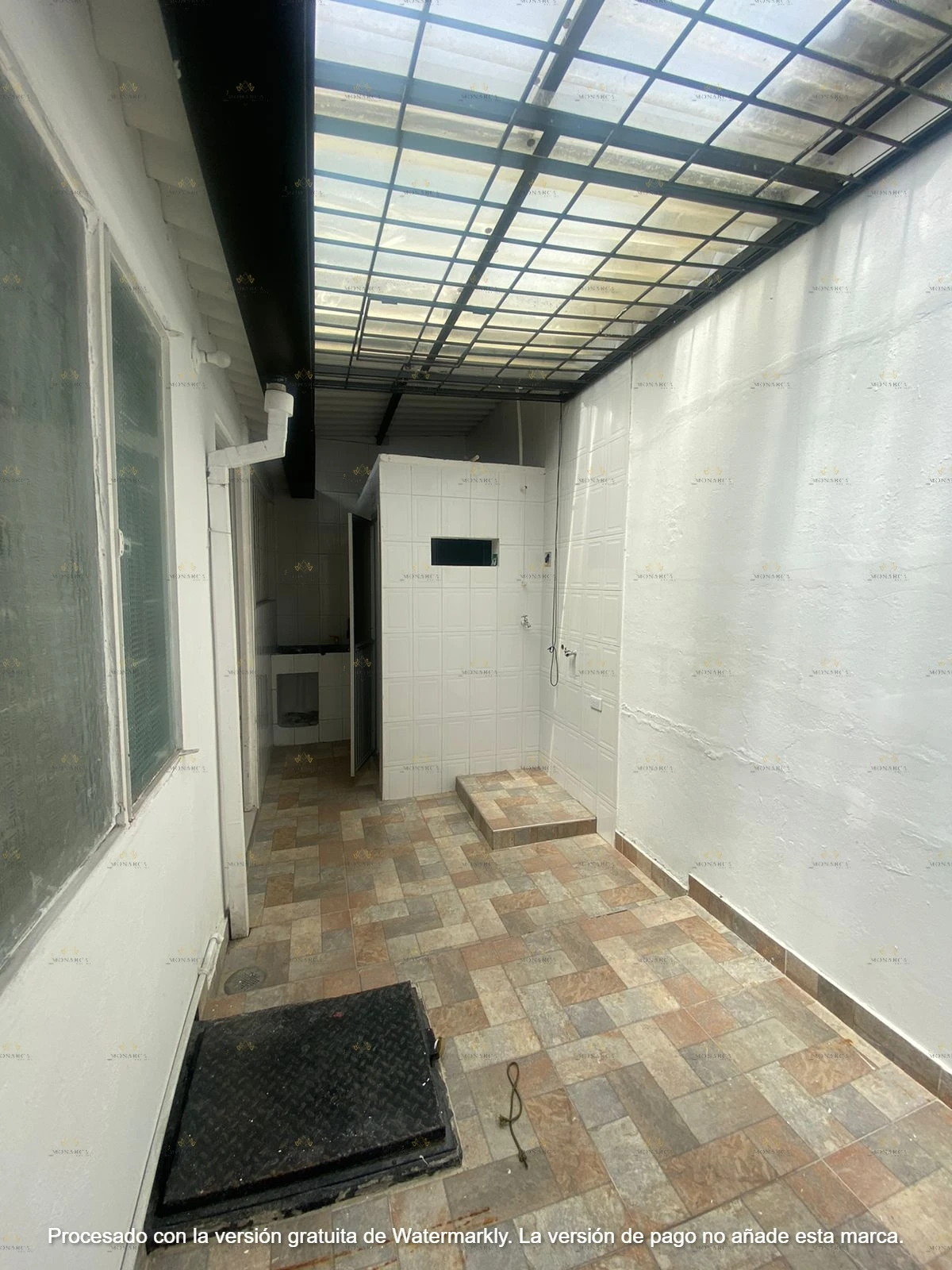 Hermosa casa en rosa blanca - Imagen 10