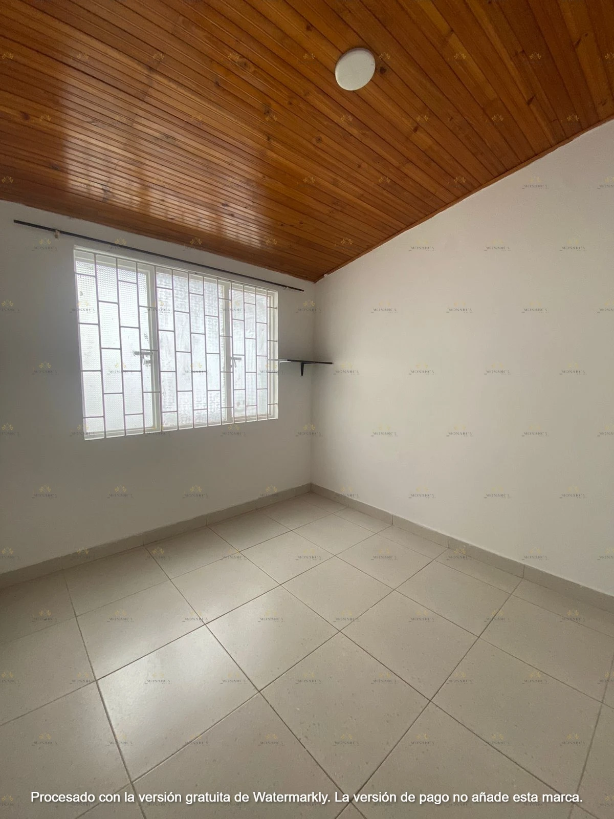 Hermosa casa en rosa blanca - Imagen 5