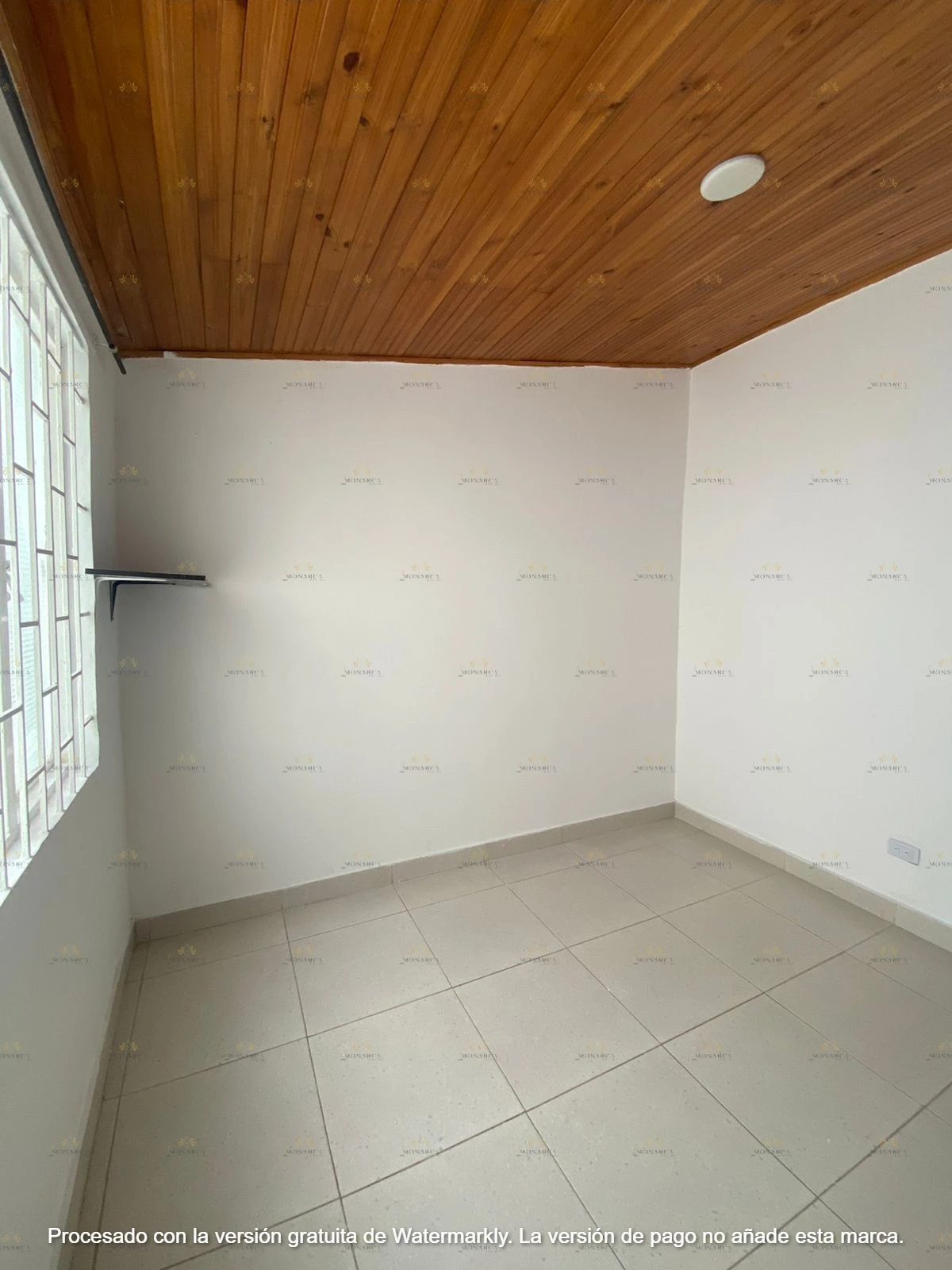 Hermosa casa en rosa blanca - Imagen 2