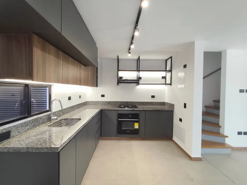 🏡  Casa en arriendo en Cerritos Pereira