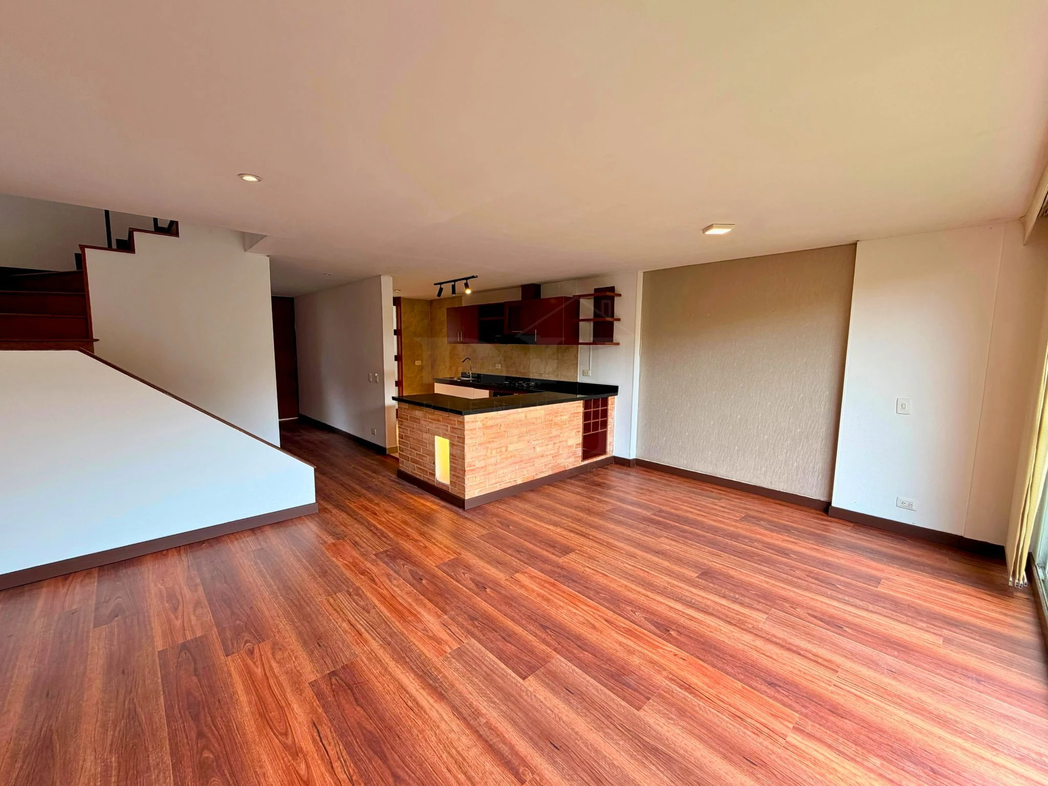 Arriendo casa tres niveles en Chía -La balsa
