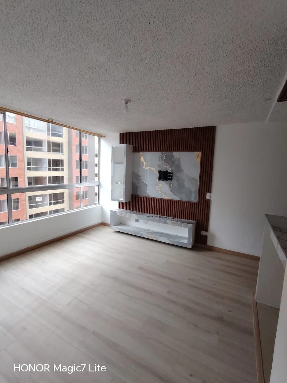 SE ARRIENDA APTO 6TO PISO CJR MAGNOLIAS
