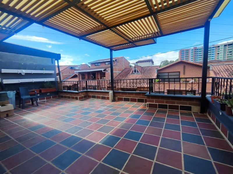 Hermosa casa en venta cerca al CC San Nicolás 