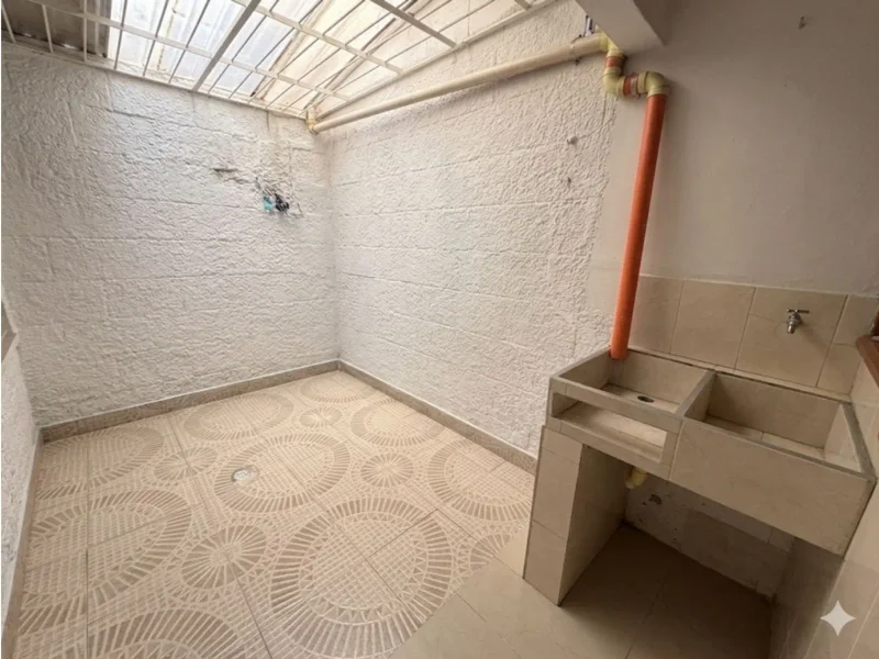 Casa primer piso Robledo con parqueadero