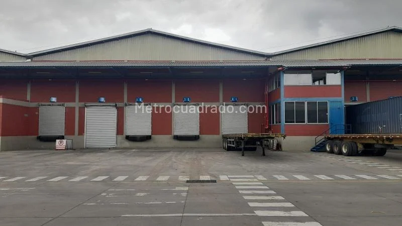 BODEGA PARQUE INDUSTRIAL - 2550 M2 5 MUELLES VIA MOSQUERA A MADRID - VARIANTE