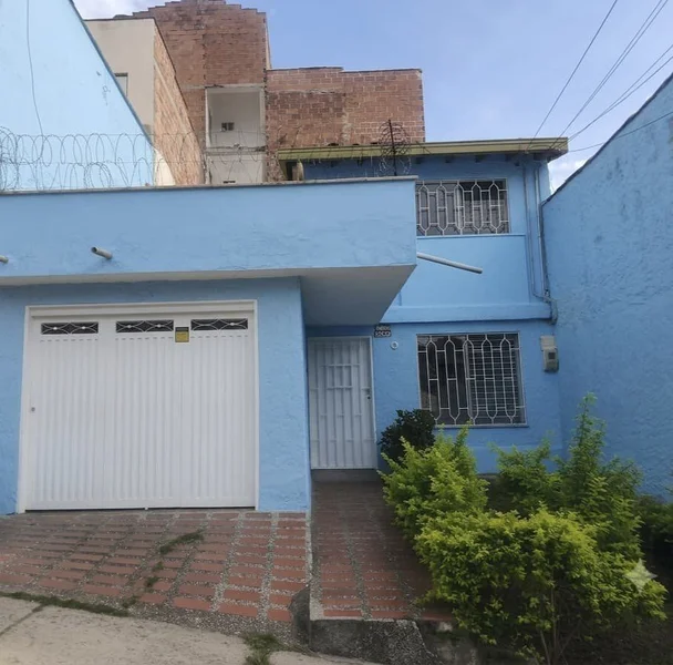 Casa lote en Cabañas Bello
