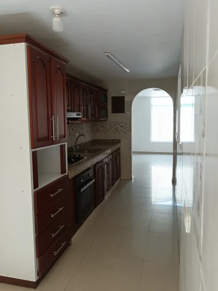 Hermosa casa de dos pisos remodelada en Condominio Portales del Rio