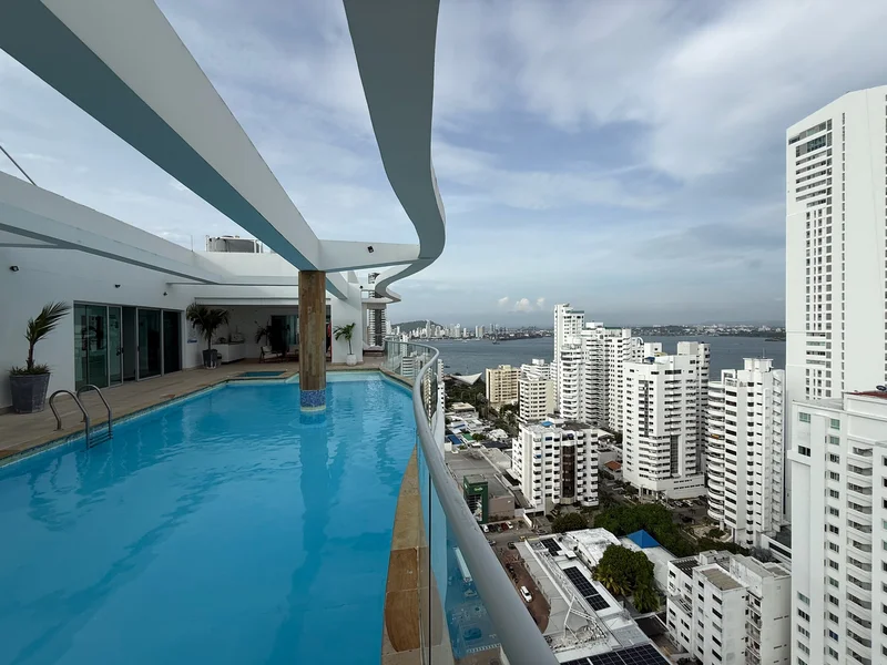 Apartamento en Venta en Bocagrande, Cartagena — Piso 13, 139 m², 3 Alcobas + Servicio