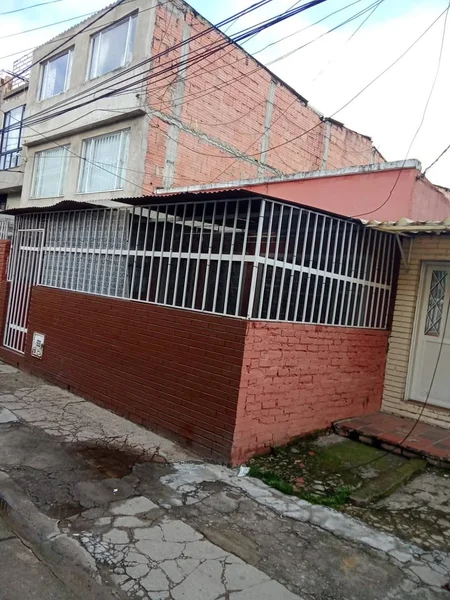 VENDO CASA EN KENNEDY  (casa de Barrio)