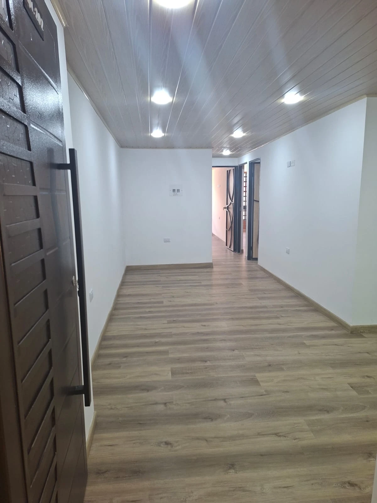 SE VENDE APTO LA FLORIDA ENGATIVA ( en edificio vista Exterior)