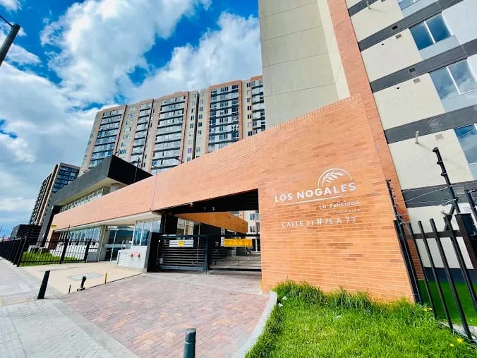 Se arrienda apartamento amoblado en la felicidad (cjr nogales)