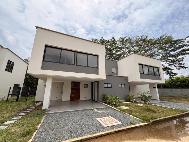 CONDOMINIO EXCLUSIVO EN PANCE