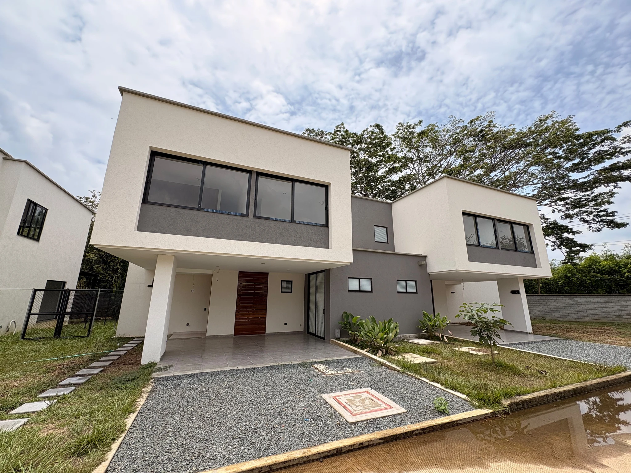 CONDOMINIO EXCLUSIVO EN PANCE