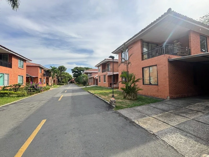 CASA EN VENTA – HACIENDA EL CASTILLO